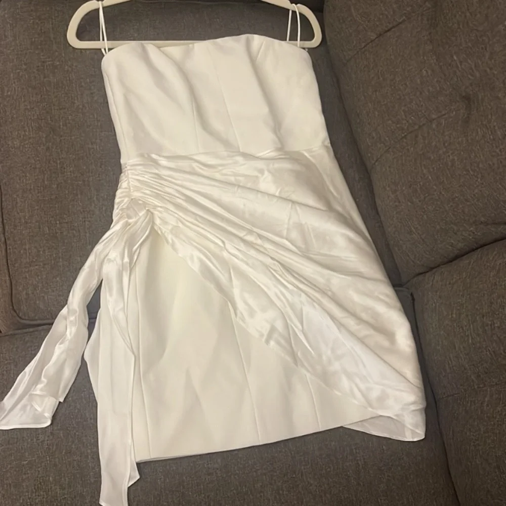 NEW‼️ Cinq a Sept Kennith Dress in Ivory - Picture 11 of 16